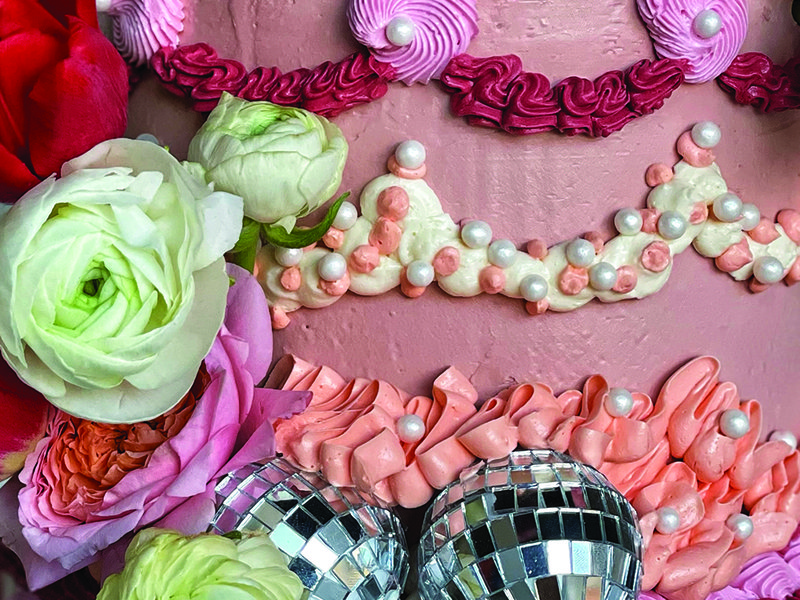 Lighting the ‘burn’ cake │ A Lambeth-style cake │Nadia works on her cakes with extreme precision │ Ikebana floral arrangements are a current trend