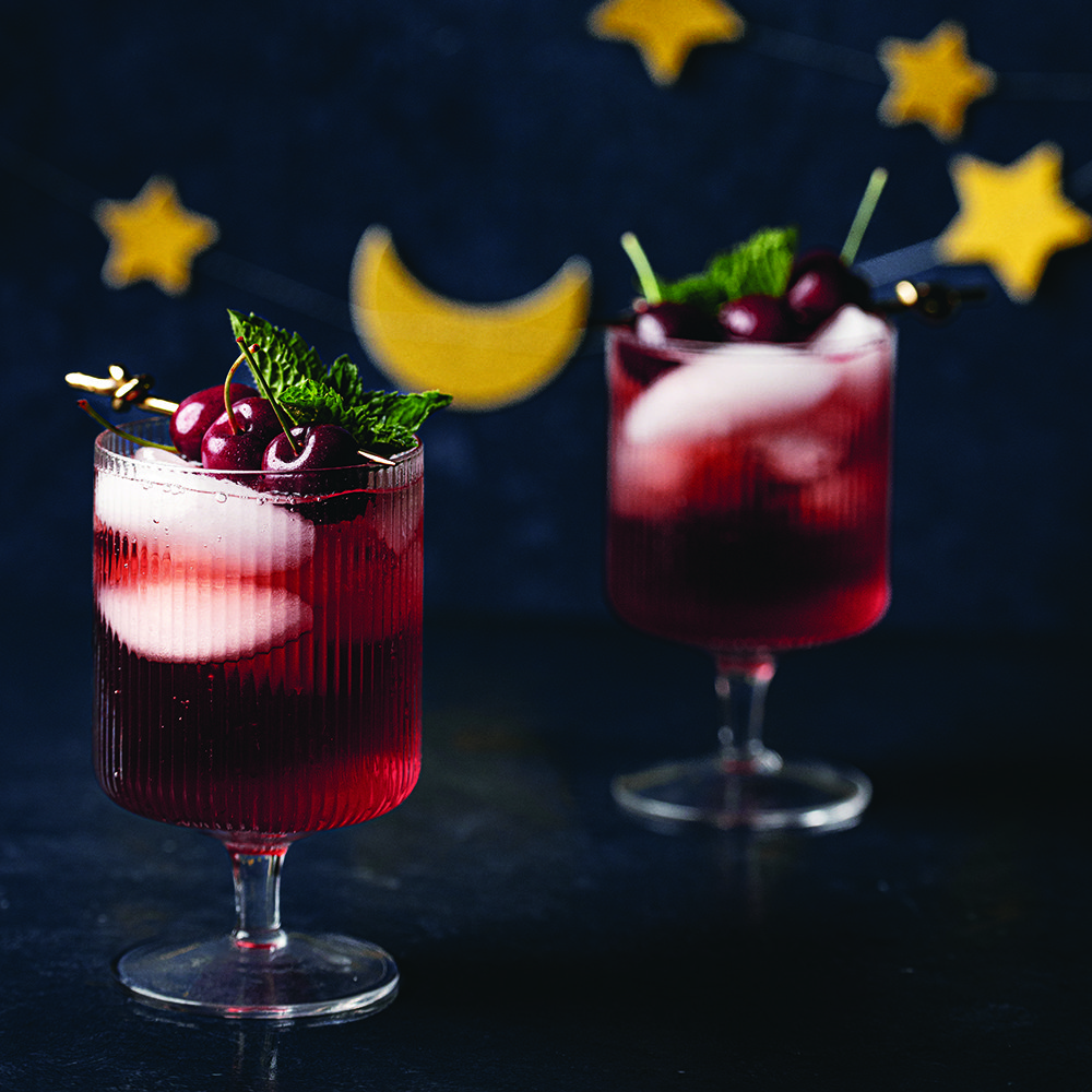 Mint and cherry iced tea