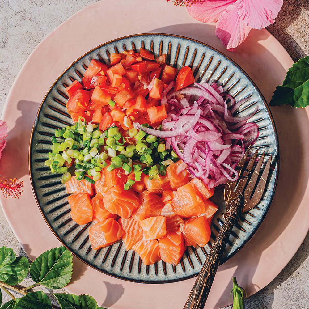 Salmon lomi with pickled red onion