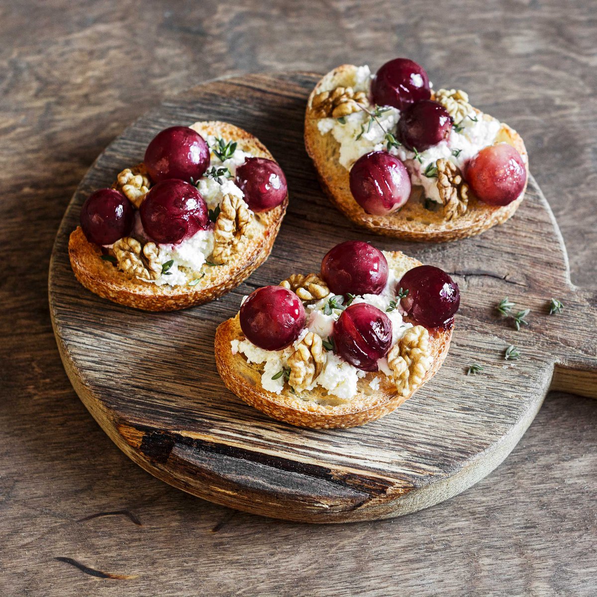 Grape, goat's cheese and rosemary bruschetta