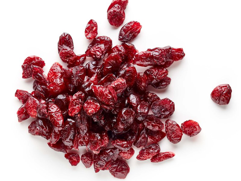 استمتع بالتوت البري الطازج ؛ في الصلصة معصور أو مجفف أو مخبوز