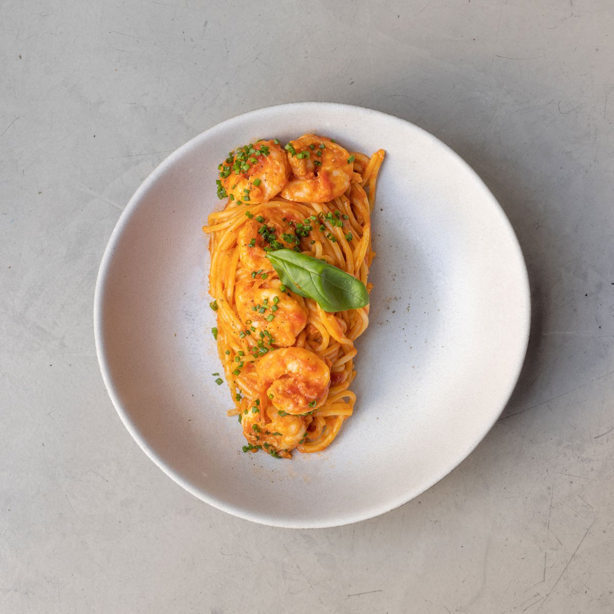 Spaghetti and prawns in chilli tomato sauce recipe Spinneys UAE